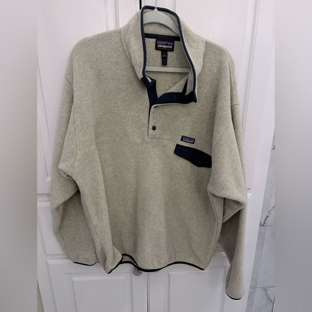 Patagonia Synchilla Cream Fleece with Navy Trim- Men’s size Large.
